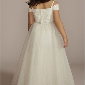 David bridal flower girl dress. Size 8. Beautiful dress! Worn one time.